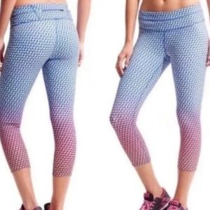 EUC Athlete Vivid Sonar Capri Leggings Size XS